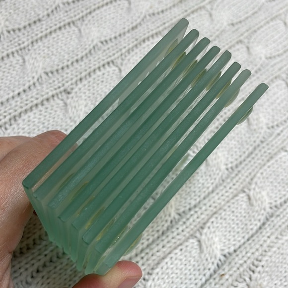 Winter glass coasters. Set of 8. Frosted snowflakes each with silicone bumpers - Picture 4 of 9